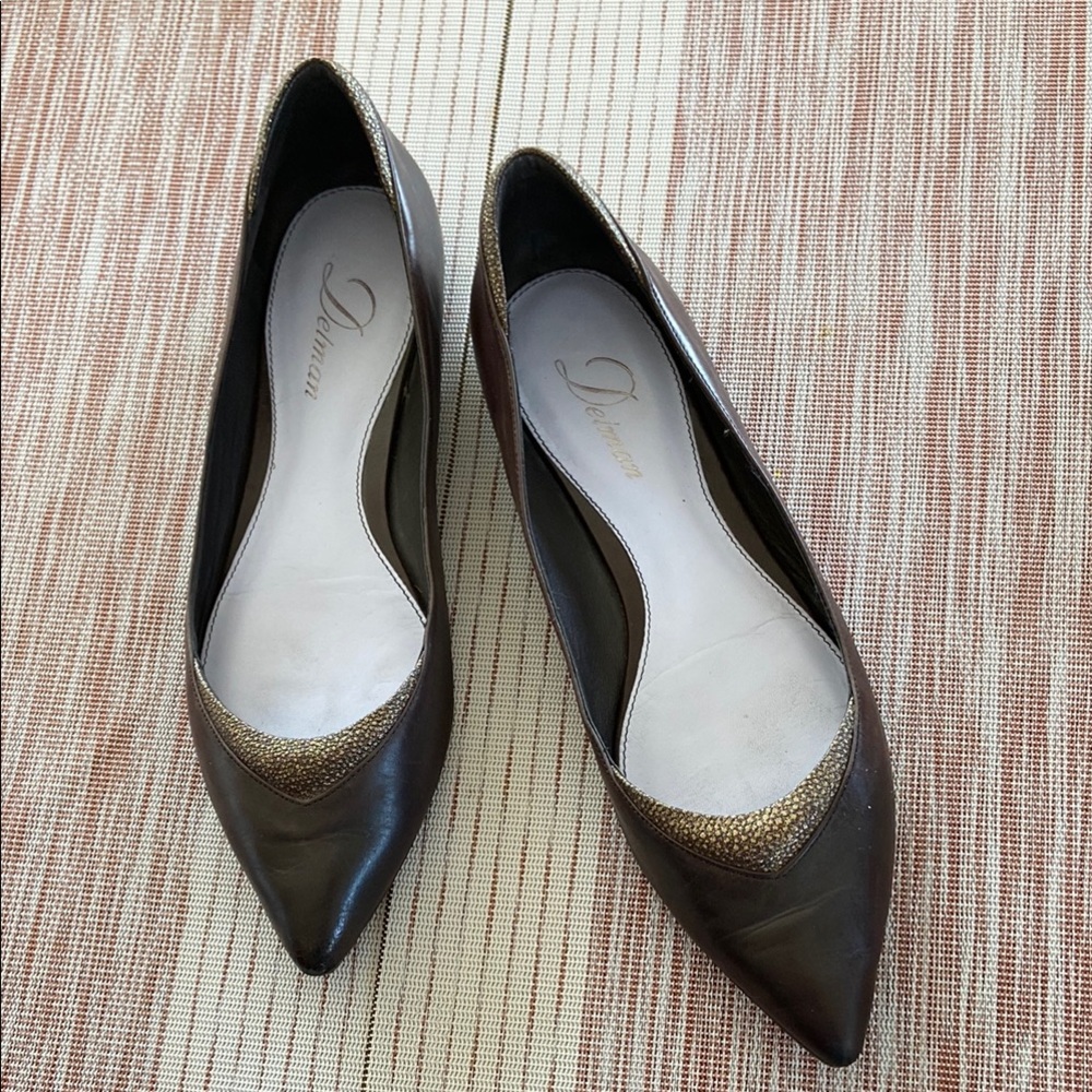 Delman Women's Brown and Gold Pointed Toe Shoes. Size 8
